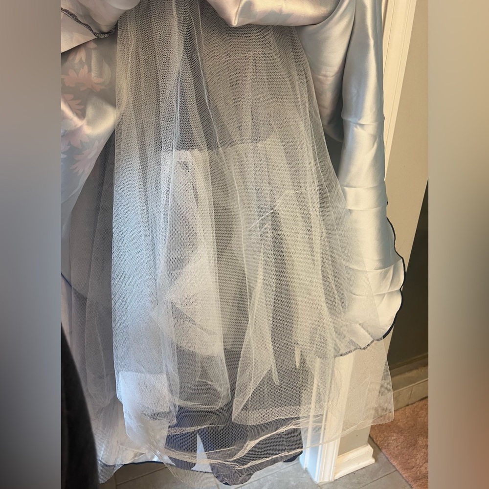 BALLGOWN DRESS - Picture 7 of 7